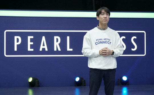 정경인 펄어비스 대표가 14일 부산 벡스코에서 열린 '지스타 2019' 현장에서 '펄어비스 커넥트 2019'를 개최하고 인사말을 하고 있다. 펄어비스 제공